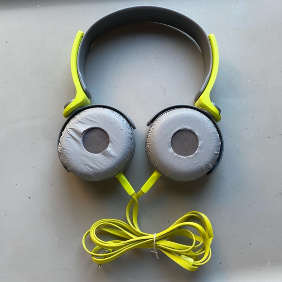 Sony MDR-XB400 Wired Stereo Headphones - Picture 2 of 7